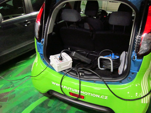 Nabíječku jsme doplnili elektroměrem Schrack Technik